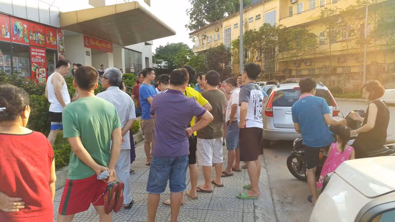 Ống nước sông Đà 'âm thầm' vỡ, cư dân vật vã vì khát nước ảnh 3