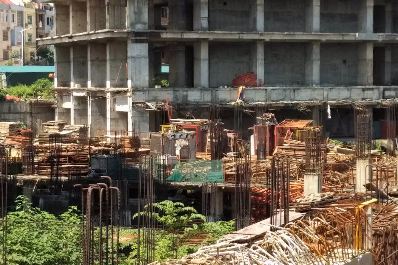 Hàng trăm khách hàng căng băng rôn đòi nhà ảnh 3