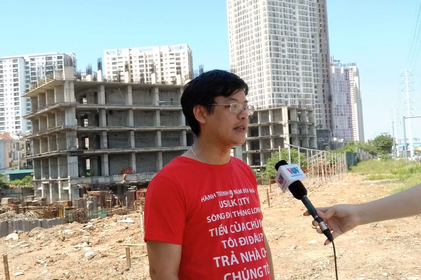 Hàng trăm khách hàng căng băng rôn đòi nhà ảnh 4
