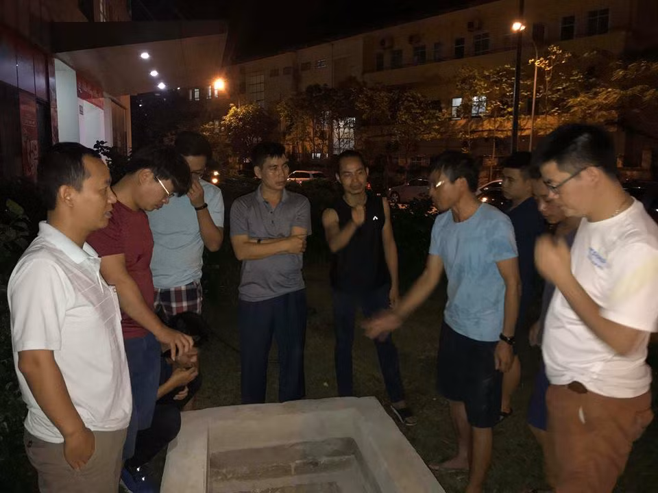 Ống nước sông Đà 'âm thầm' vỡ, cư dân vật vã vì khát nước ảnh 1