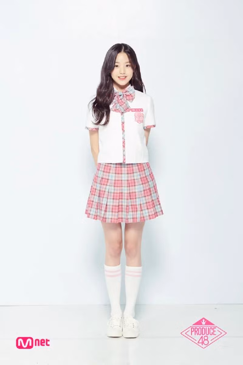 Cô ra mắt với vị trí trung tâm trong nhóm IZ*ONE, nhóm nhạc nữ thần tượng Hàn Quốc - Nhật Bản được thành lập vào ngày 31/8/2018 bởi công ty CJ E&amp;M, thông qua chương trình thực tế Produce 48 của kênh Mnet. Nhóm tan rã vào năm 2021.