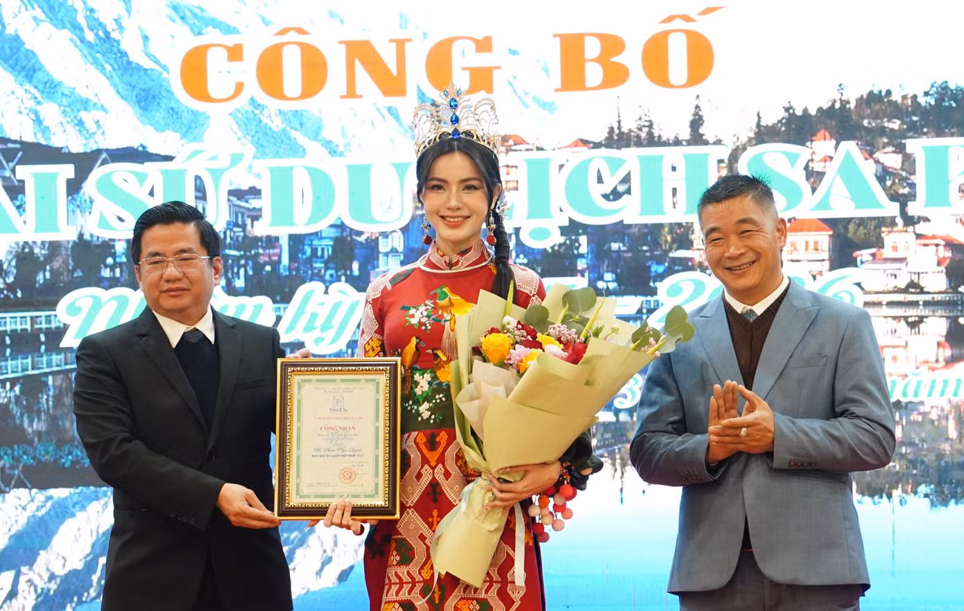 UBND thị xã Sa Pa công bố đại sứ du lịch Sa Pa.