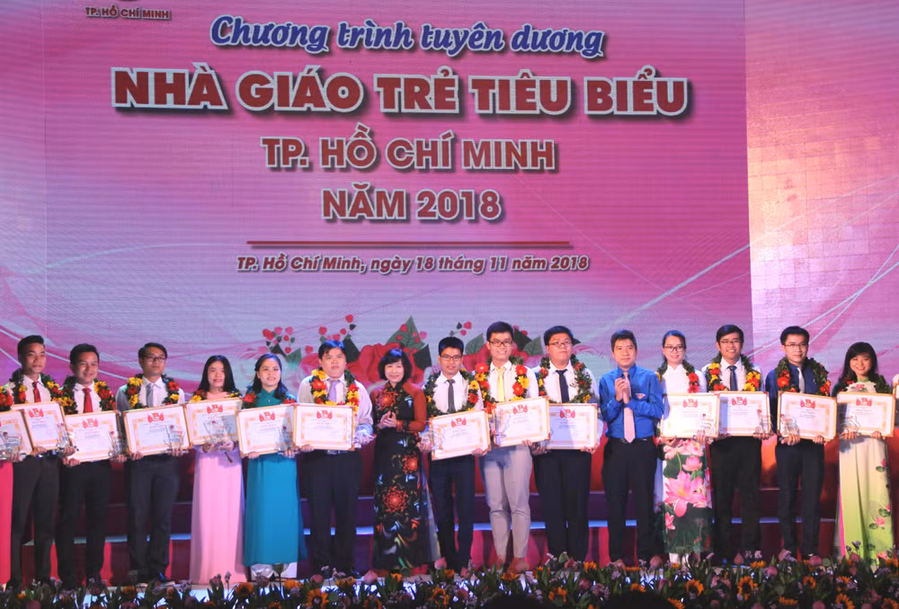 Thành đoàn TPHCM vinh danh 248 nhà giáo trẻ tiêu biểu ảnh 1