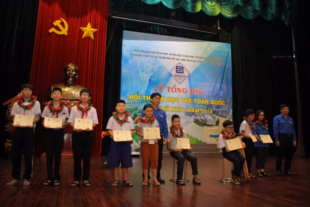 Trao thưởng Hội thi Tin học trẻ toàn quốc năm 2018 ảnh 9