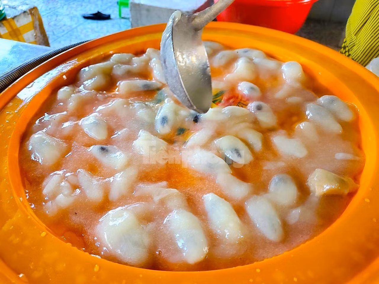 Để đáp ứng nhu cầu khách hàng, từ đầu tháng 9 Âm lịch, các lò mứt ở thị xã Bình Minh bắt đầu vào vụ và kết thúc vào 27 Tết (Ảnh: Kim Hà).