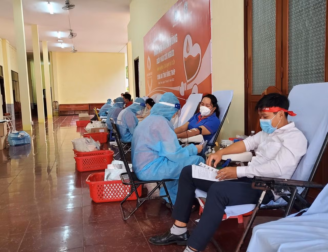 Ngày hội Chủ nhật Đỏ lần này, tại Đồng Tháp có hơn 300 tình nguyện viên đăng kí tham gia - Ảnh: Kim Hà.