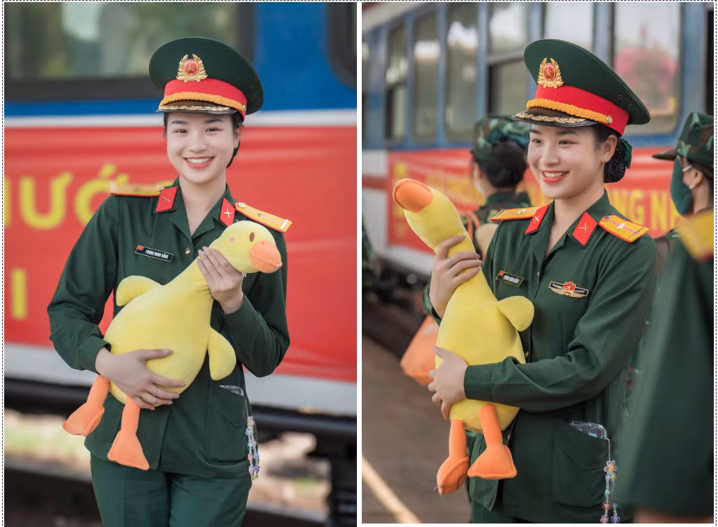 Bạn Phùng Minh Hằng - nhạc công Đoàn Nghi Lễ Quân đội, Bộ Tổng tham mưu trên chuyến tàu từ Bắc vào Nam tham gia diễu binh dịp đại lễ 30/4. Ảnh: NVCC.