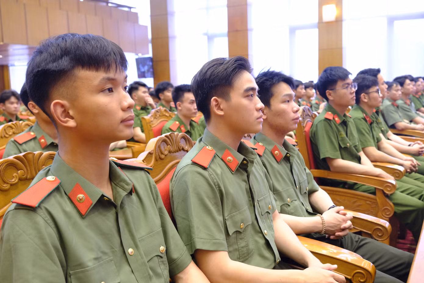 Đại biểu thanh niên công an ở điểm cầu trực tuyến và trực tiếp. Ảnh: Châu Linh