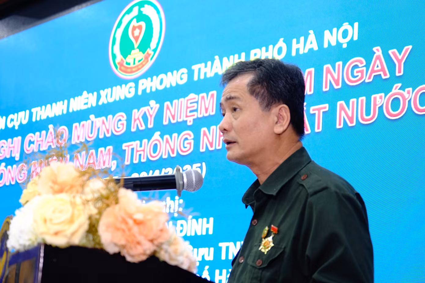 Chủ tịch Hội Cựu TNXP Thành phố Hà Nội Nguyễn Văn Đính phát biểu tại hội nghị.