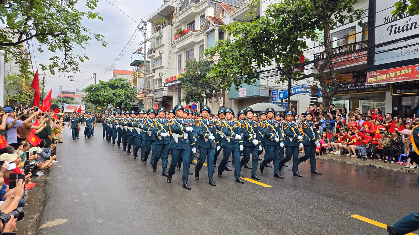 Một số hình ảnh trong buổi lễ diễu hành, diễu binh kỷ niệm 70 năm chiến thắng Điện Biên Phủ.