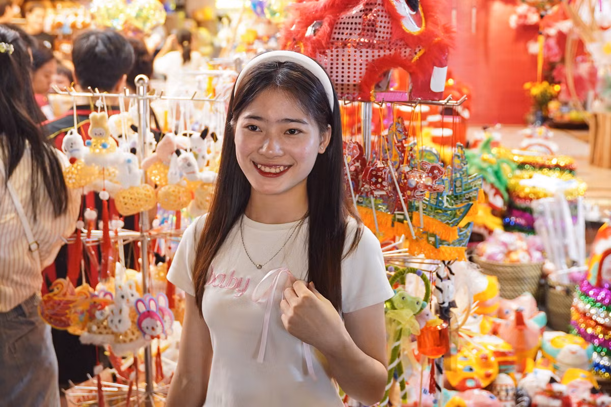 Thả dáng điệu đà với đồ chơi truyền thống.