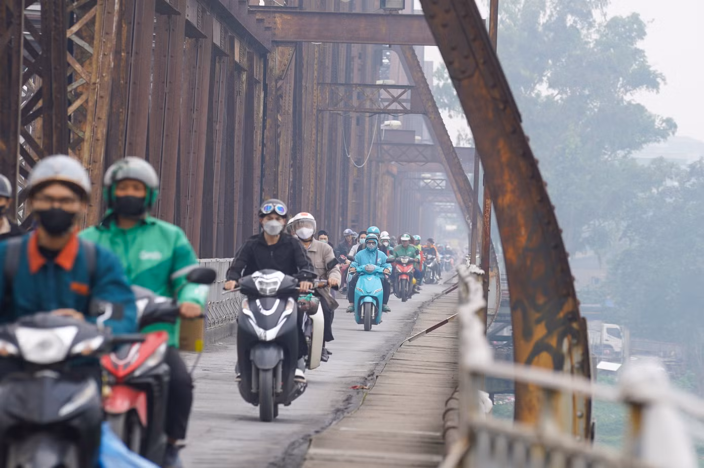Đa số người dân ra ngoài đều đeo khẩu trang trong điều kiện chất lượng không khí ở ngưỡng rất xấu.