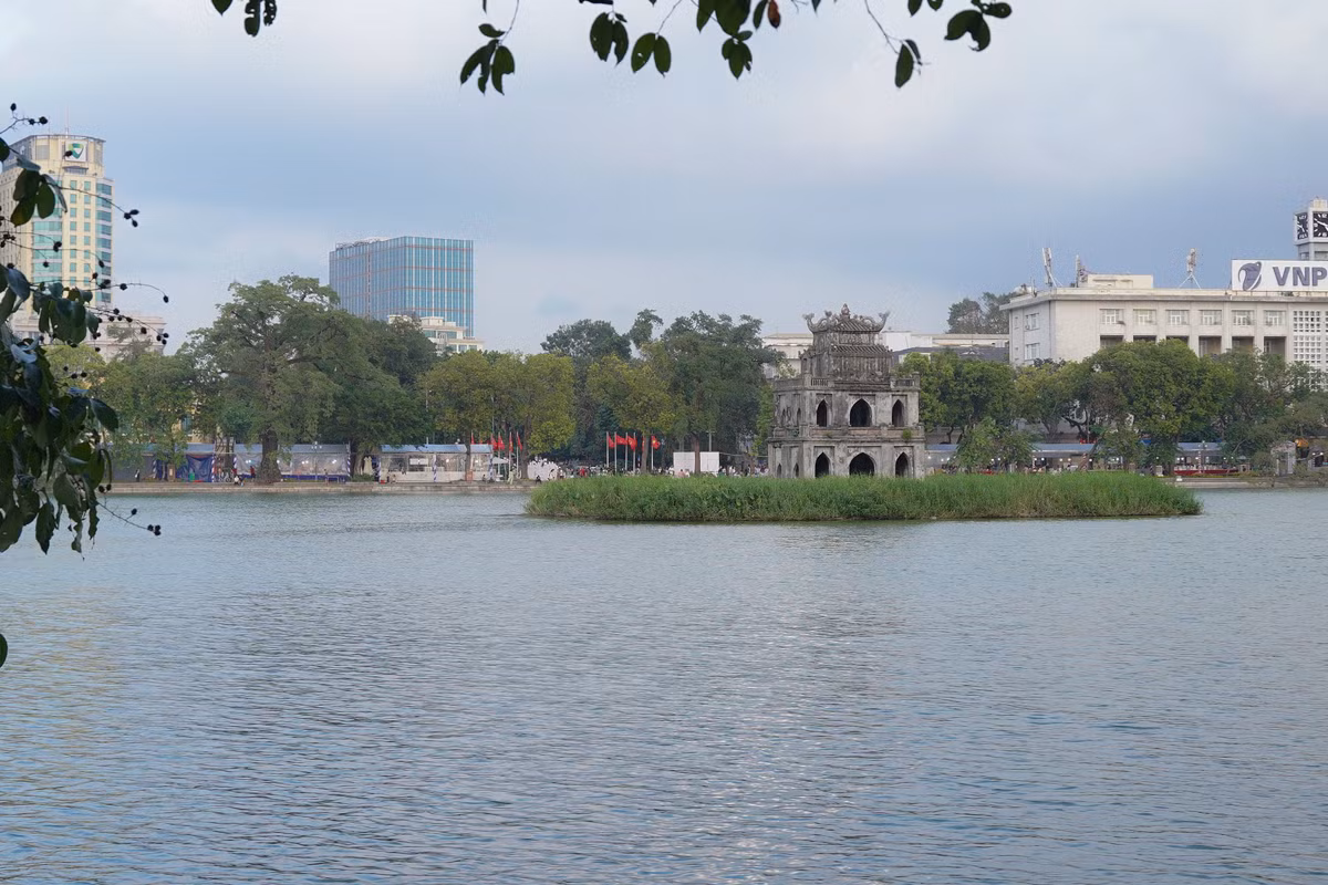 Thời tiết Hà Nội cuối tháng 9 trong lành và mát mẻ, mang đầy màu sắc và phong cách riêng. Đây là thời điểm lý tưởng để các bạn trẻ, gia đình triển khai những kế hoạch vui chơi khám phá thú vị khắp Thủ đô.