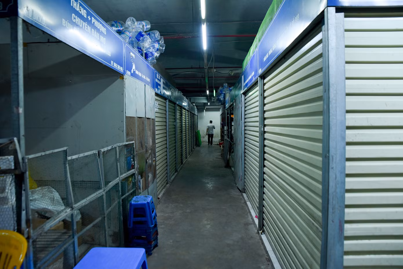 Nhiều cửa hàng ki ốt trong tình trạng đóng cửa hoặc đang giao bán, sang nhượng, cho mượn.