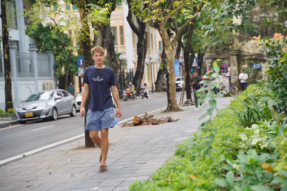 Theo Trung tâm Khí tượng Thuỷ văn, thời tiết hôm nay 23/9, Hà Nội sáng sớm có lúc có mưa, ngày phổ biến tạnh ráo. Trời mát mẻ với nhiệt độ thấp nhất khoảng 23 - 25 độ C.