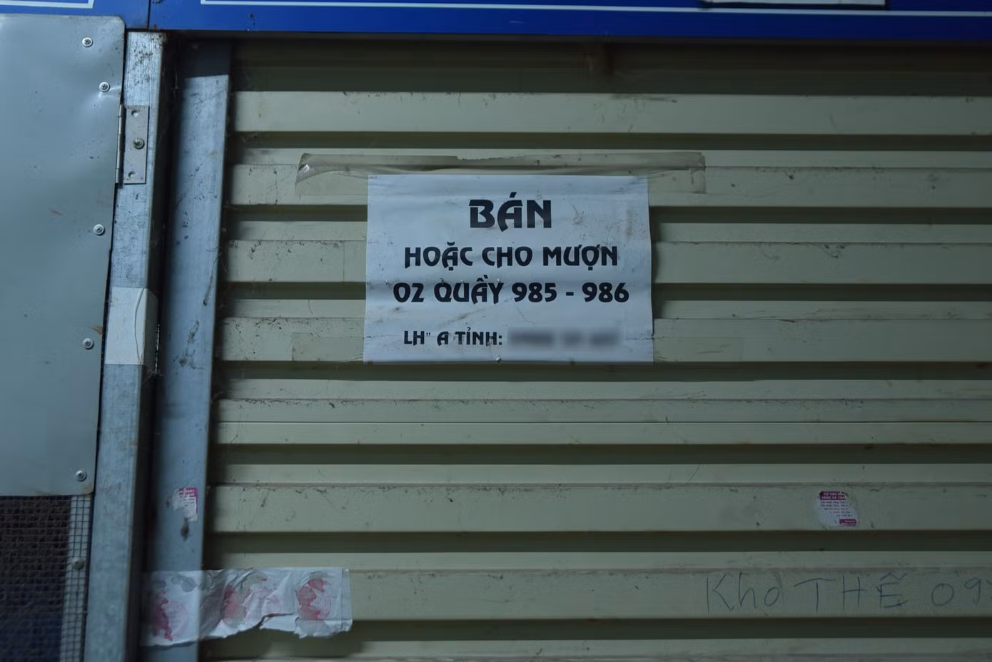 Nhiều cửa hàng ki ốt trong tình trạng đóng cửa hoặc đang giao bán, sang nhượng, cho mượn.