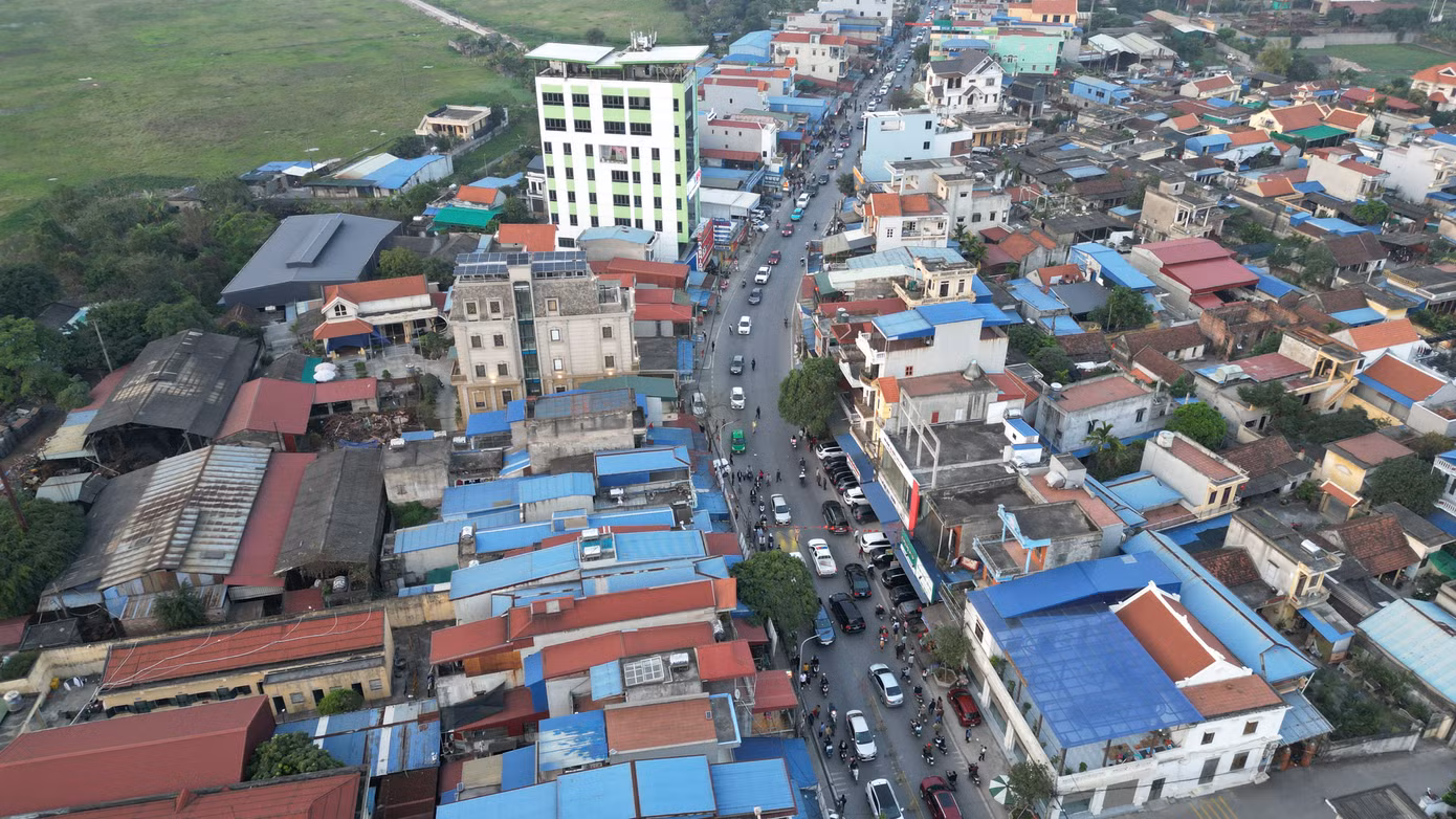 Hàng năm, hội chợ Viềng, Nam Định diễn ra vào đêm mùng 7, rạng sáng mùng 8 tháng Giêng thu hút rất đông du khách thập phương kéo tới. Ghi nhận thời điểm 17 giờ ngày 16/2, đường đến chợ Viềng (huyện Nam Trực, tỉnh Nam Định) các phương tiện nối hàng dài.
