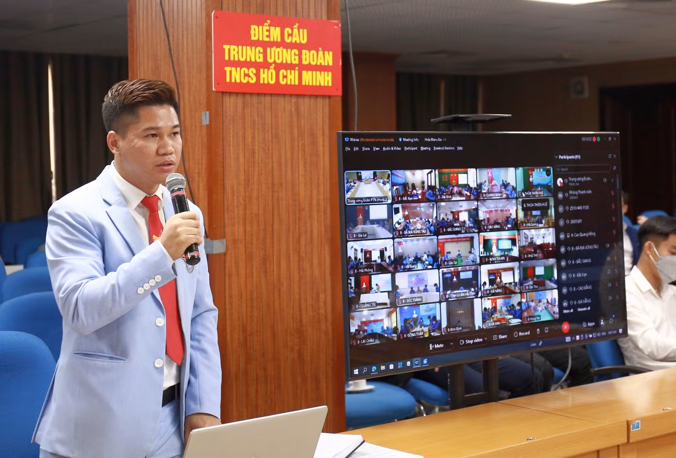 Các đại biểu góp ý, hiến kế tại hội nghị. Ảnh: Bảo Anh