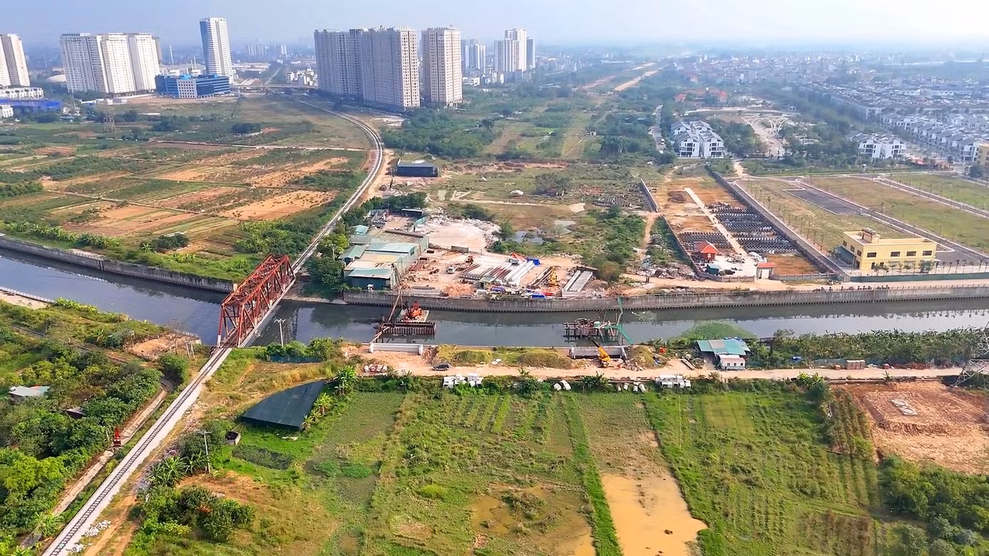 Dự án đầu tư xây dựng đường vành đai 4 - vùng Thủ đô Hà Nội đoạn đi qua quận Hà Đông có chiều dài khoảng 5,5km, với tổng diện tích đất phải GPMB là 68,16ha, thuộc địa bàn 4 phường là: Phú Lãm, Phú Lương, Đồng Mai và Yên Nghĩa.