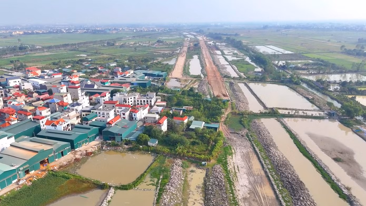Huyện Thanh Oai phải thực hiện thu hồi 86,94 ha, trong đó: Đất nông nghiệp khoảng 73,96 ha; đất ở khoảng 0,6 ha; đất phi nông nghiệp khoảng 10,23 ha; đất nghĩa trang, nghĩa địa 2,15 ha với 503 ngôi mộ (chưa tính số mộ chìm phát sinh).