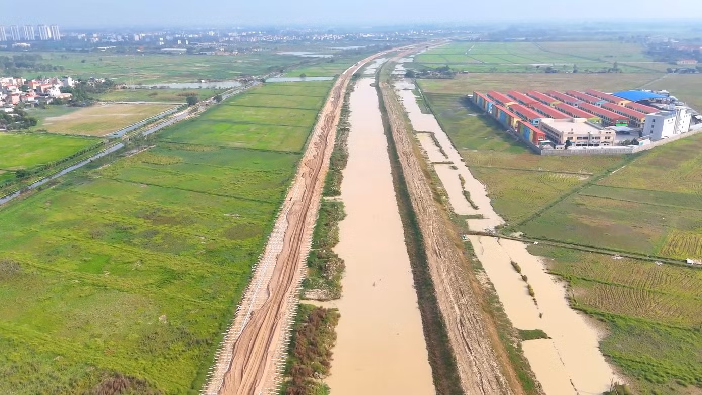 Dự án đường vành đai 4 - vùng Thủ đô qua huyện Thanh Oai có chiều dài 7,9 km đi qua 6 xã: Bích Hòa 2,1 km, Cự Khê 2 km, Bình Minh 0,28 km, Tam Hưng 0,98 km, Mỹ Hưng 1,44 km, Thanh Thùy 1,1 km. Đoạn tuyến này bắt đầu từ quốc lộ 21B, đoạn tiếp giáp quận Hà Đông.