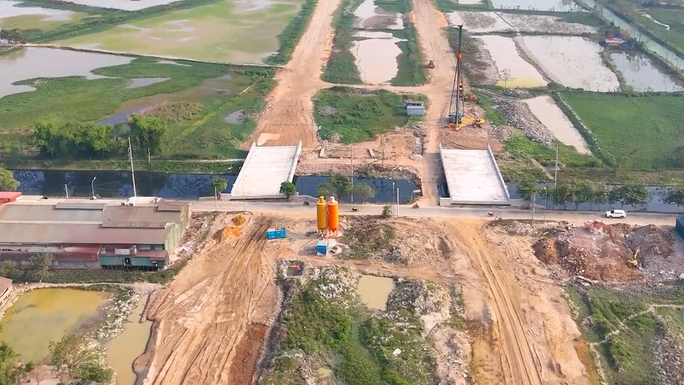 Đoạn tuyến này bắt đầu từ quốc lộ 21B, đoạn tiếp giáp quận Hà Đông.