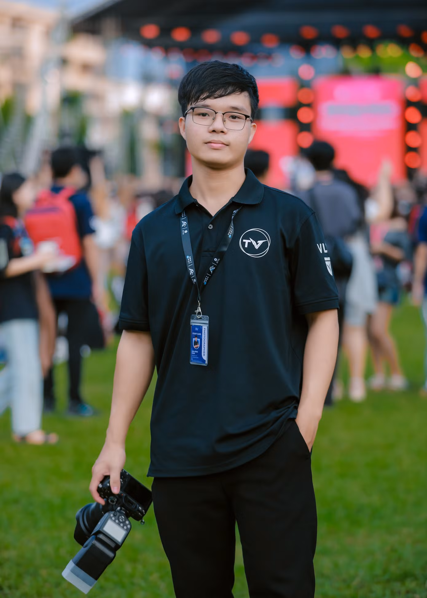Dù bận rộn dịp cuối năm, nhưng Hồng Phúc kiếm được thu nhập khá cao từ công việc chụp ảnh.