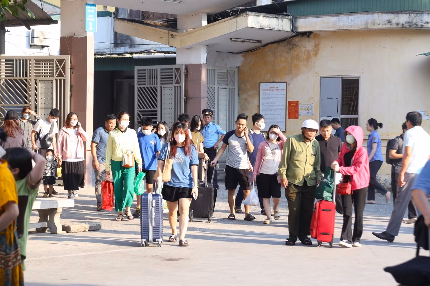 Riêng trong sáng nay (1/9), ga Vinh đón khoảng 1.600 hành khách.