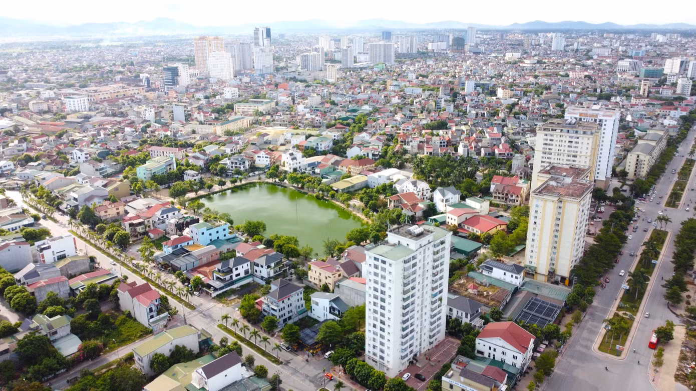 Sau sáp nhập, thành phố Vinh có diện tích tự nhiên là 166,22 km2 và quy mô dân số là 580.669 người.