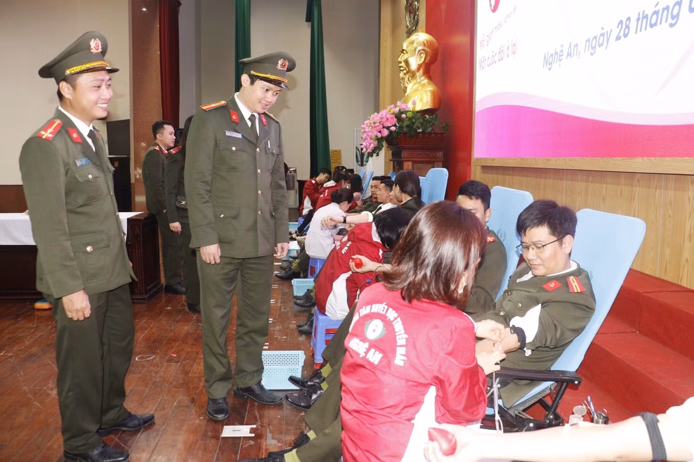 Phong trào “Hiến máu nhân đạo”, câu lạc bộ “Ngân hàng máu sống” được tổ chức và duy trì thường xuyên, đã hiến tặng hơn 5.100 đơn vị máu, kịp thời cứu giúp hàng trăm bệnh nhân qua cơn nguy kịch.