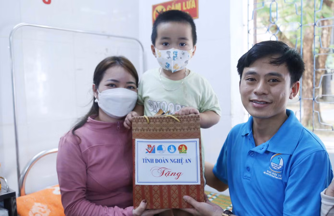 Những món quà nhỏ tiếp thêm động lực cho các em