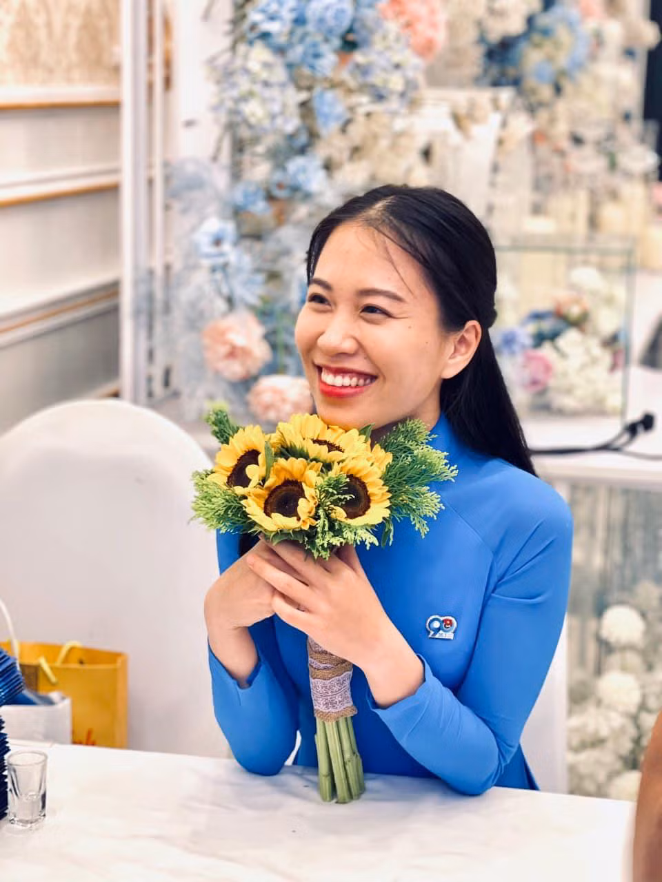 Nụ cười tỏa nắng của nữ cán bộ Đoàn