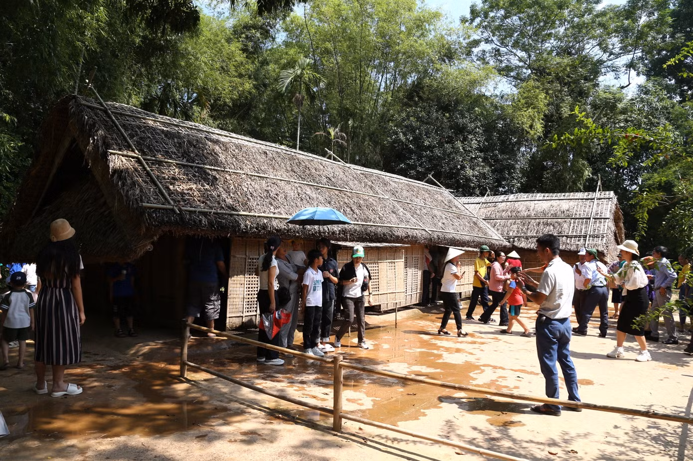 Ngôi nhà cụ Phó Bảng Nguyễn Sinh Sắc nơi Chủ tịch Hồ Chí Minh sống thời niên thiếu (1901-1906).