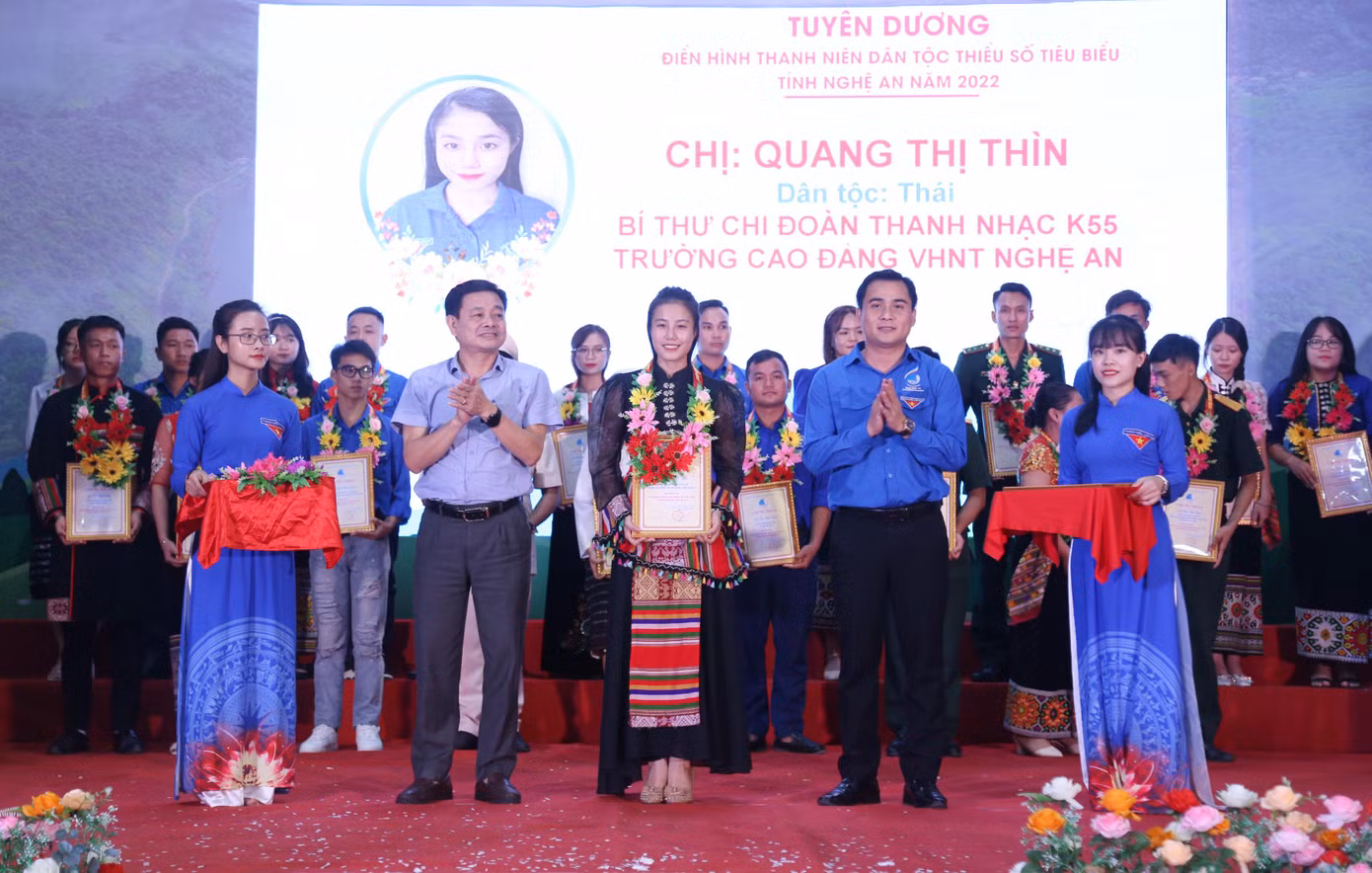 Quang Thị Thìn là một trong 24 gương thanh niên dân tộc thiểu số tiêu biểu của tỉnh Nghệ An năm 2022.