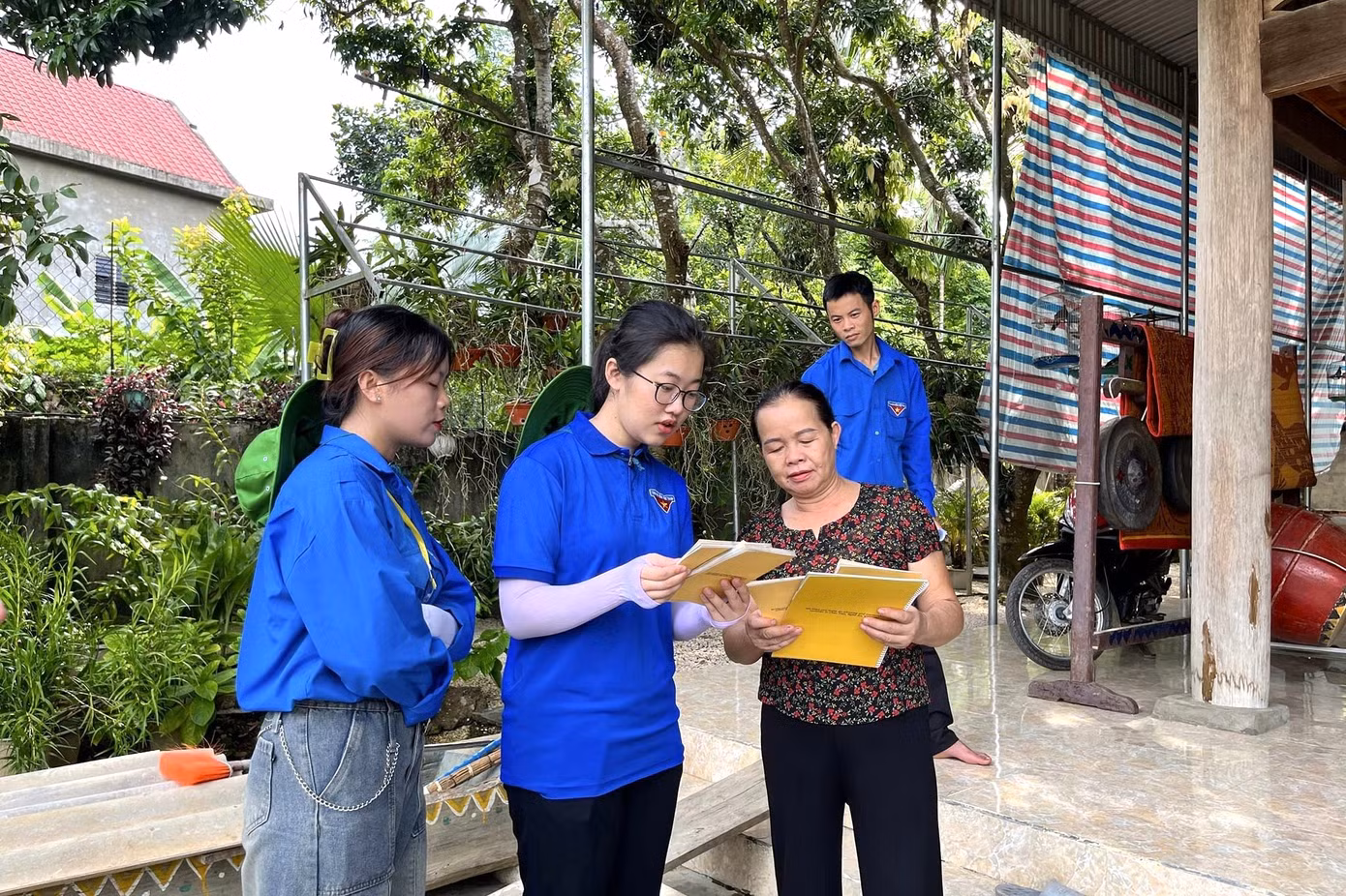 Hỗ trợ 5 homestay trong bản tạo lập và xây dựng các kênh mạng xã hội để quảng bá.