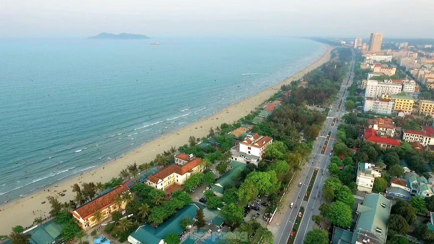 Khoảng 220 ki-ốt dọc bãi biển Cửa Lò sẽ có 1 tháng để di dời