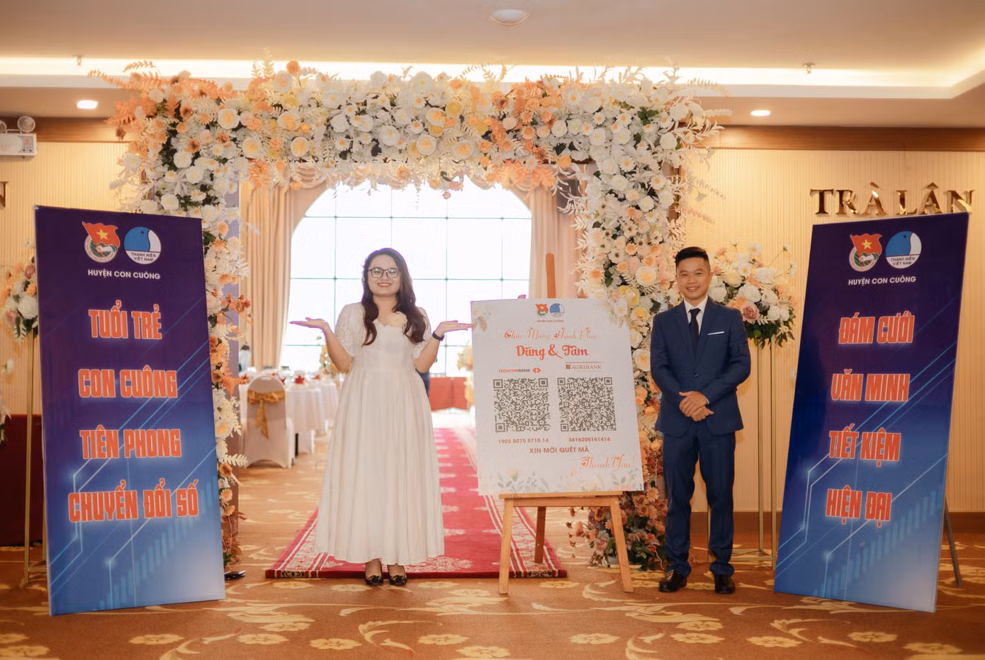 Cô dâu Lương Thị Tâm và chú rể Lang Văn Dũng