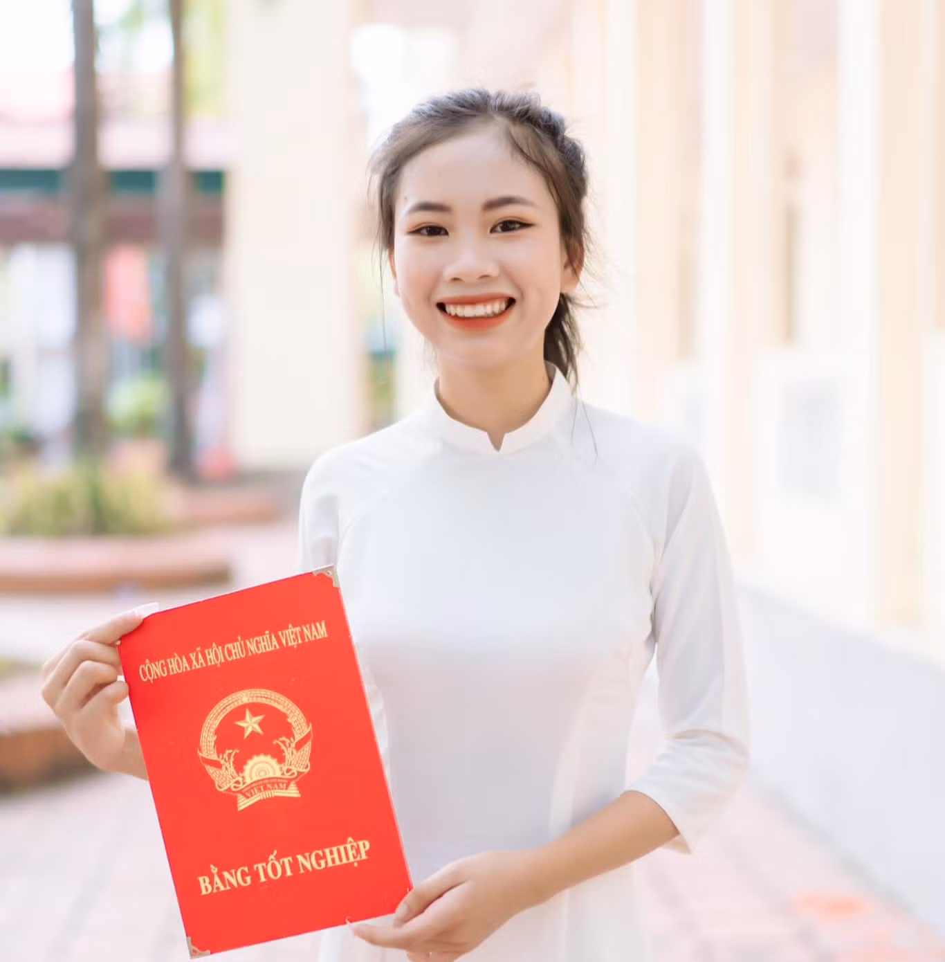 Đậu Thị Cẩm Dung - Lớp 12D7, Trường THPT Quỳnh Lưu 2, huyện Quỳnh Lưu xuất sắc trở thành thủ khoa khối C của tỉnh Nghệ An năm 2023