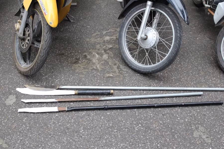 Hung khí các đối tượng mang theo