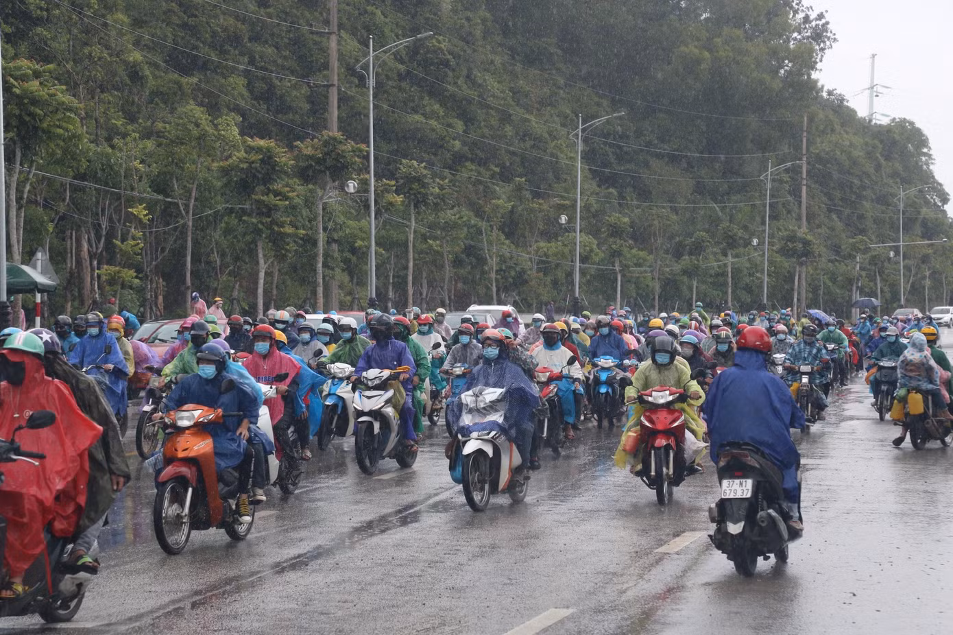 Dốc sức giúp dân về quê tránh dịch ảnh 7