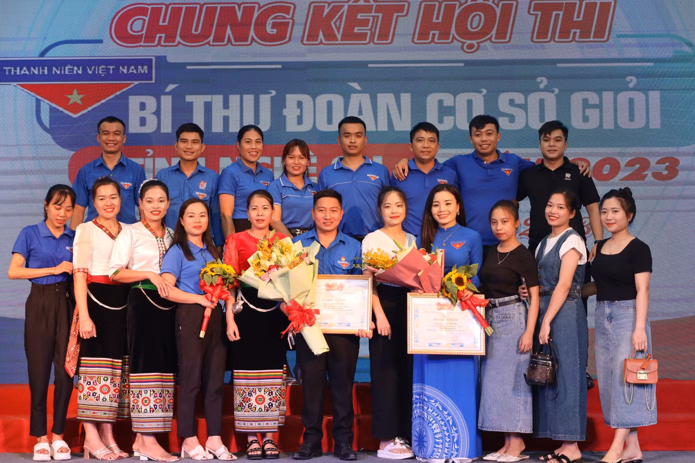 Anh Lãnh Văn Mùi nhận giải thưởng Bí thư Đoàn cơ sở giỏi tỉnh Nghệ An năm 2023