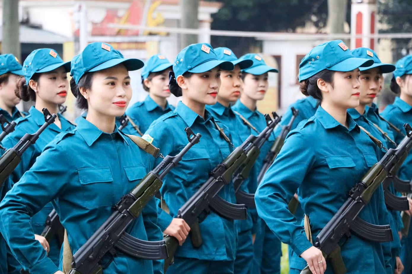Đợt 1 của khóa huấn luyện sẽ kéo dài đến 25 tháng Chạp. Sau Tết Nguyên đán, các nữ dân quân sẽ quay trở lại đơn vị, tiếp tục tập luyện trước khi ra Bắc để hợp luyện với các khối, các đơn vị khác. Các nữ dân quân sẽ phải trải qua các đợt sát hạch để được chính thức có mặt trong lễ diễu binh, diễu hành diễn ra vào ngày 30/4 tại TPHCM.