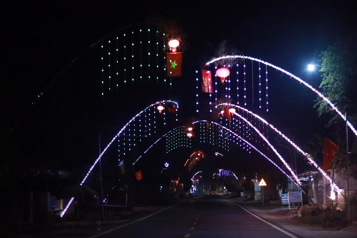 Năm nay phong trào làm cây nêu bằng sắt rộng khắp, đặc biệt ở các vùng quê Nghệ An như Yên Thành, thị xã Thái Hòa, Quỳ Hợp, Anh Sơn, dọc các tuyến quốc lộ 48, 7A, 46…