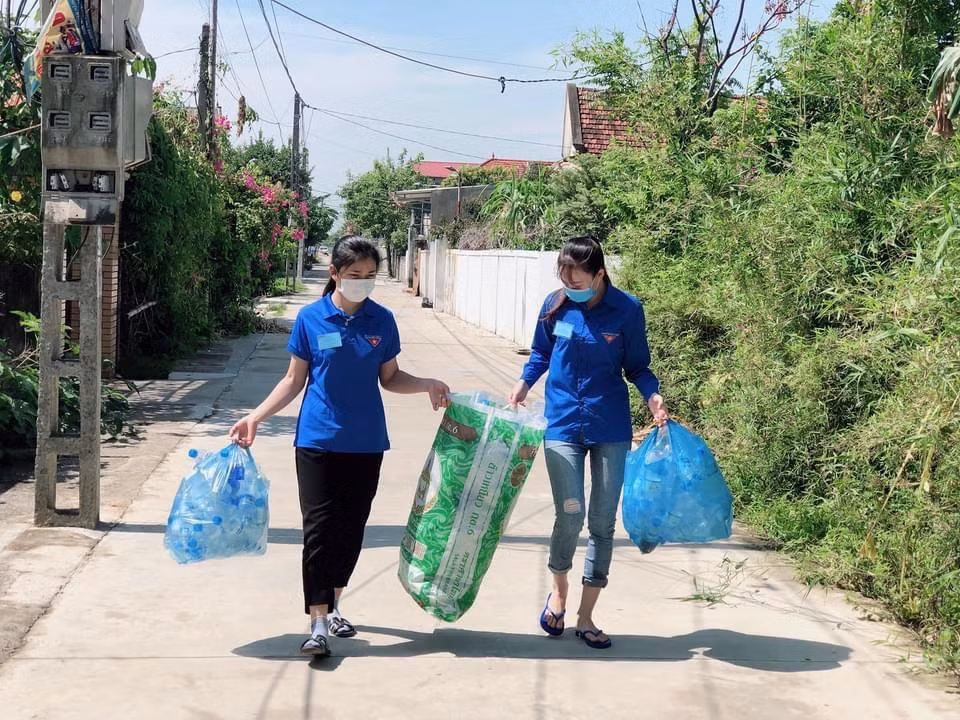 Mục tiêu mỗi đoàn viên làm một chiếc đèn trung thu tặng các em thiếu nhi.