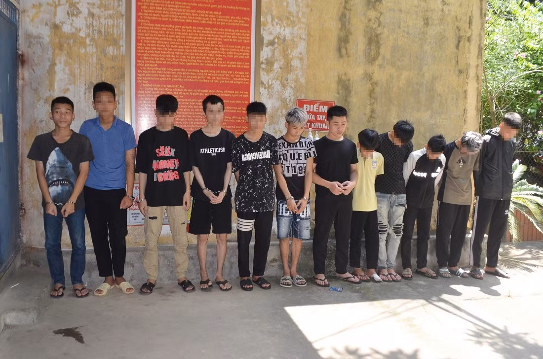 Nhóm đối tượng tại cơ quan Công an