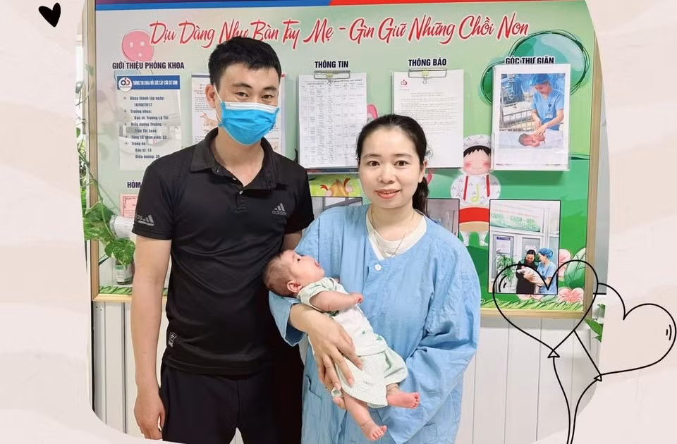 Bé được xuất viện trong niềm hạnh phúc của gia đình.