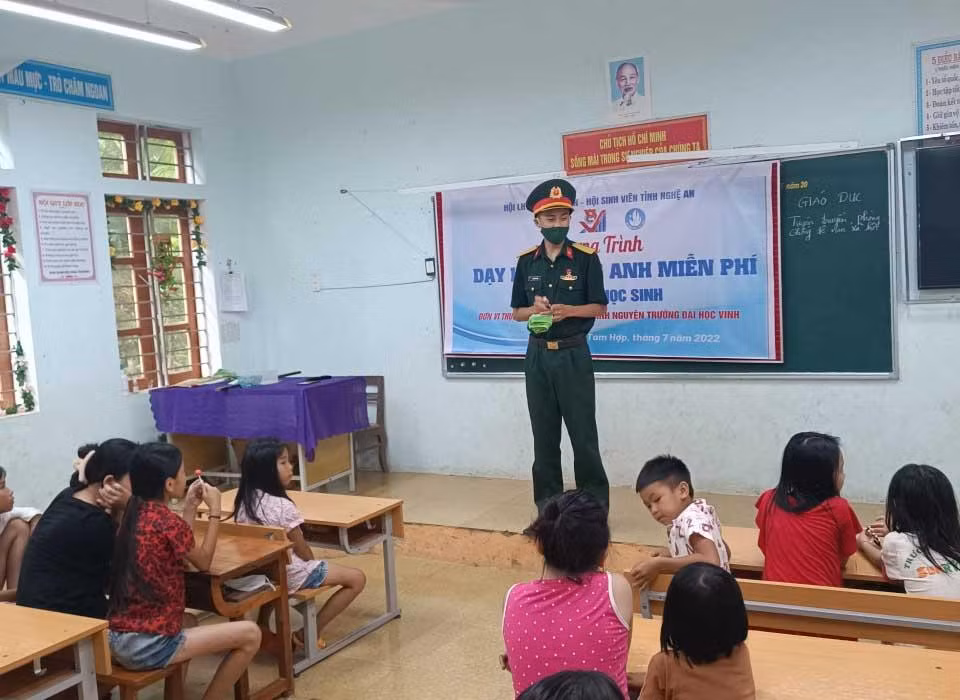 Cao Viết Toàn tham gia tình nguyện dạy tiếng Anh miễn phí cho trẻ em nghèo ở xã Tam Hợp, huyện Tương Dương, Nghệ An Cao Viết Toàn tham gia tình nguyện dạy tiếng Anh miễn phí cho trẻ em nghèo ở xã Tam Hợp, huyện Tương Dương, Nghệ An