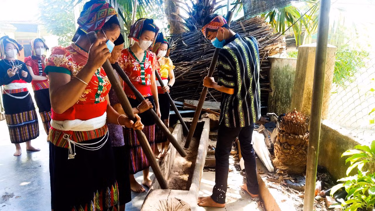 Điệu khua luống - một nét văn hoá đặc sắc của người Thái.