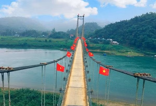 “Đường cờ thanh niên” là điểm nhấn mà tuổi trẻ huyện Con Cuông đã thực hiện trong nhiều tháng qua.