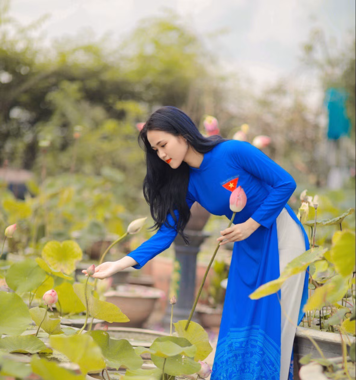 Hoạt động nhằm khẳng định, tôn vinh giá trị áo dài Việt Nam, khơi dậy niềm tự hào dân tộc, bảo vệ, giữ gìn, phát huy di sản văn hóa Việt Nam trong đoàn viên, thanh niên.